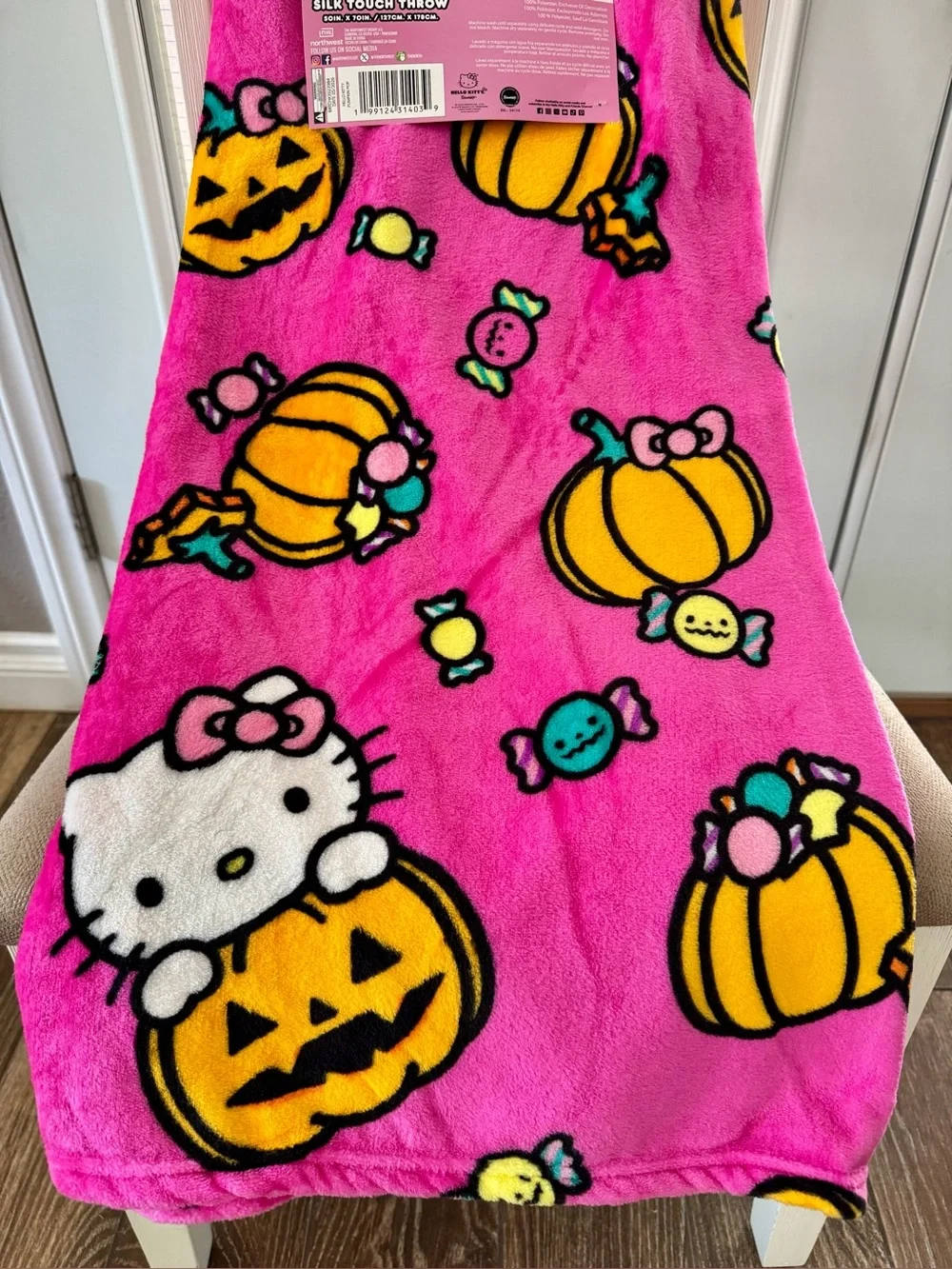 🎃 Hello Kitty 🩷 Sanrio Pink Halloween Pumpkins Candies Blanket 50” x 70” NWT